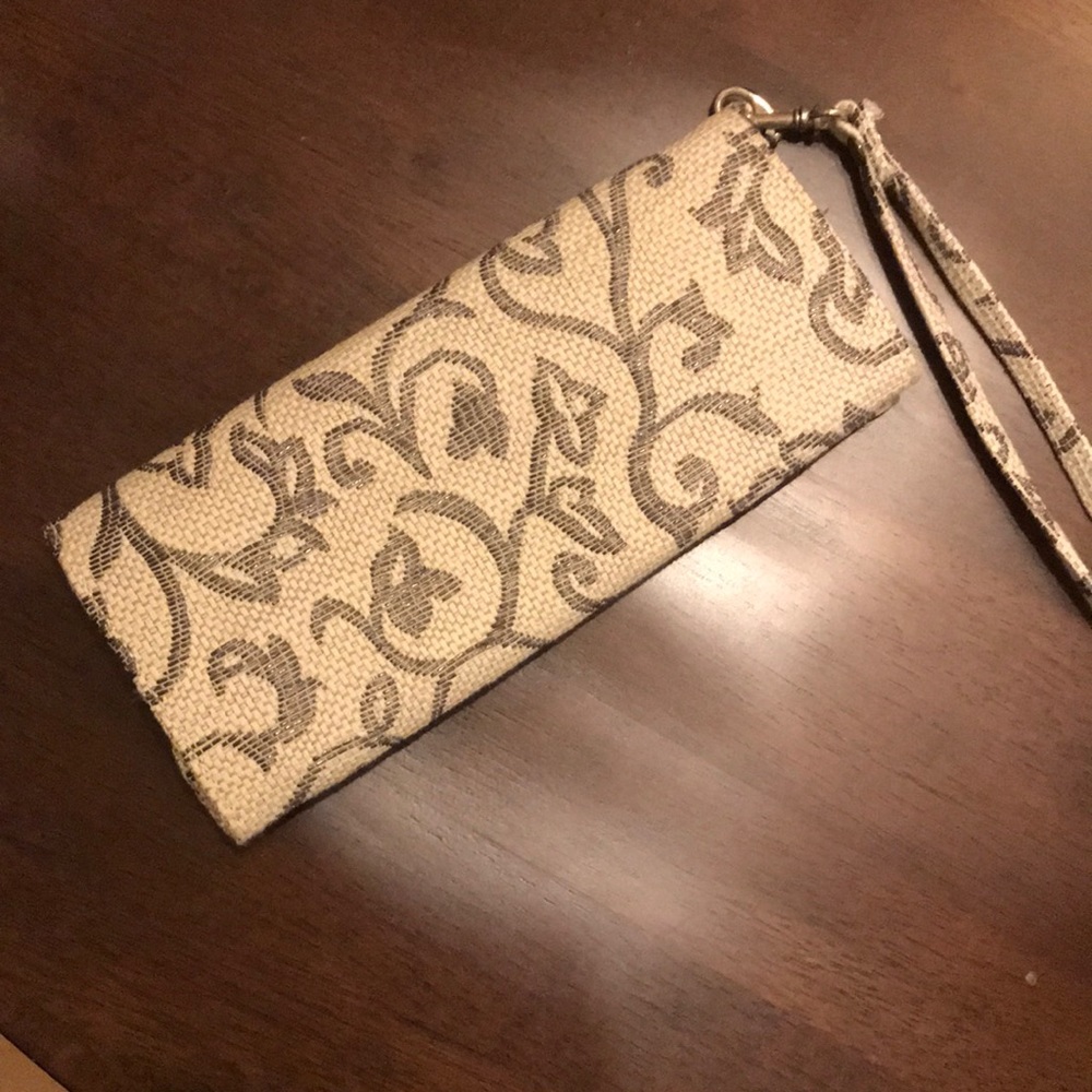 Decorative wristlet